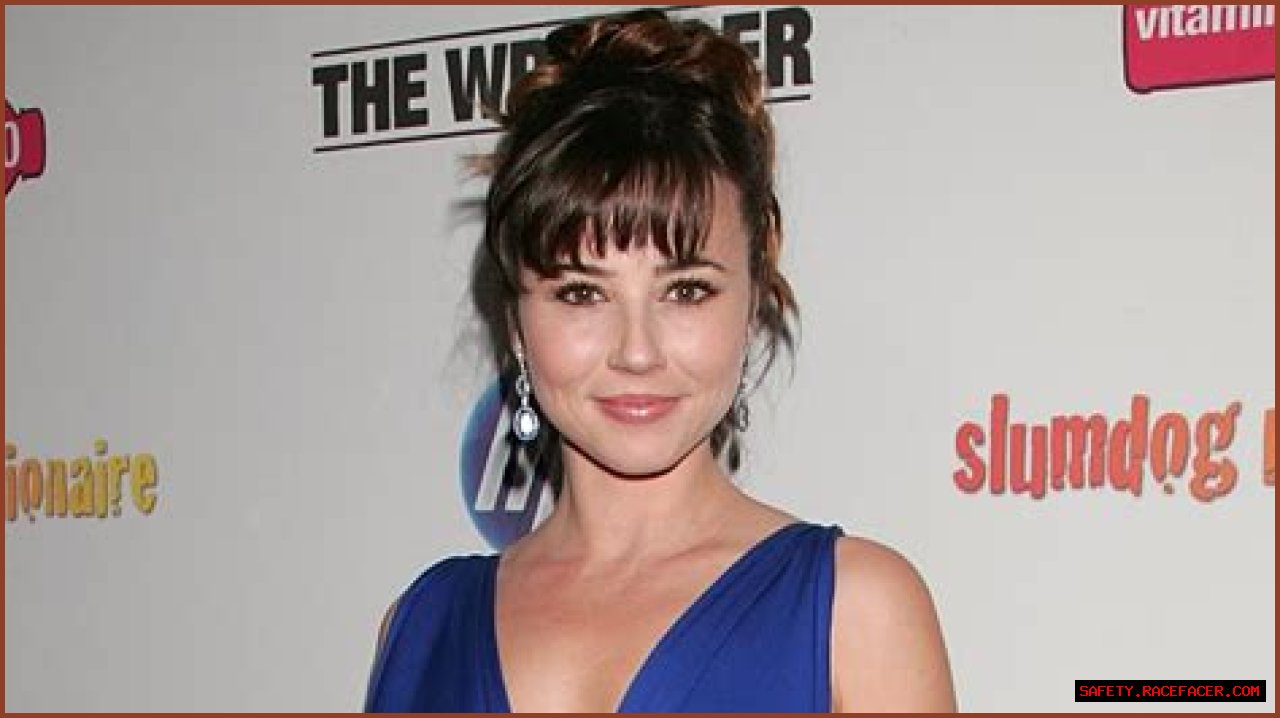 The Blonde Bombshell: Linda Cardellini's Transformation