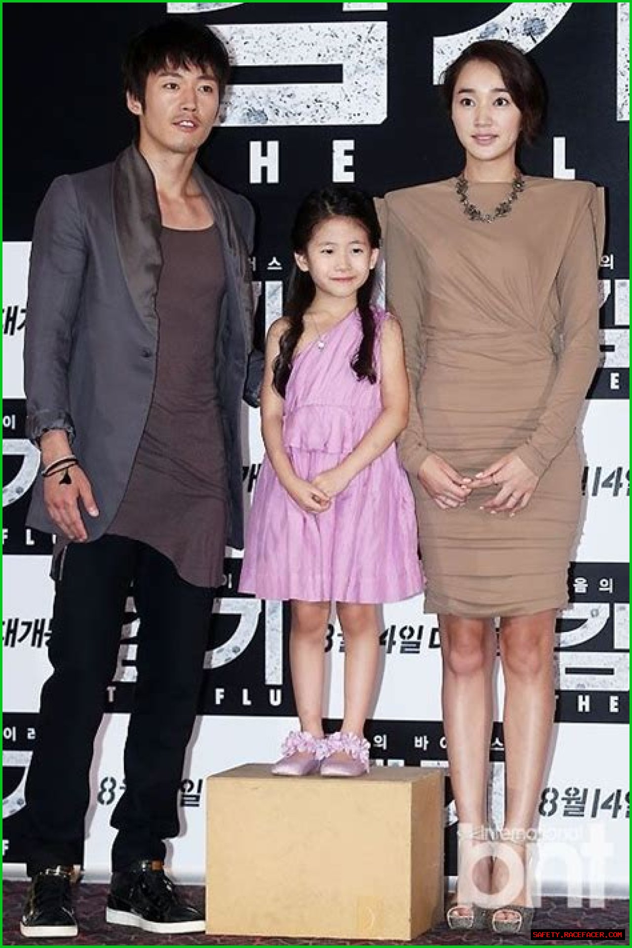 Unveiling The Charisma Of Kim Yeo Jin: A Multifaceted Talent